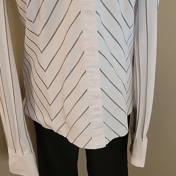 Express Stretch Slenderizing Button Down Blouse Size 12 - Picture 3 of 8